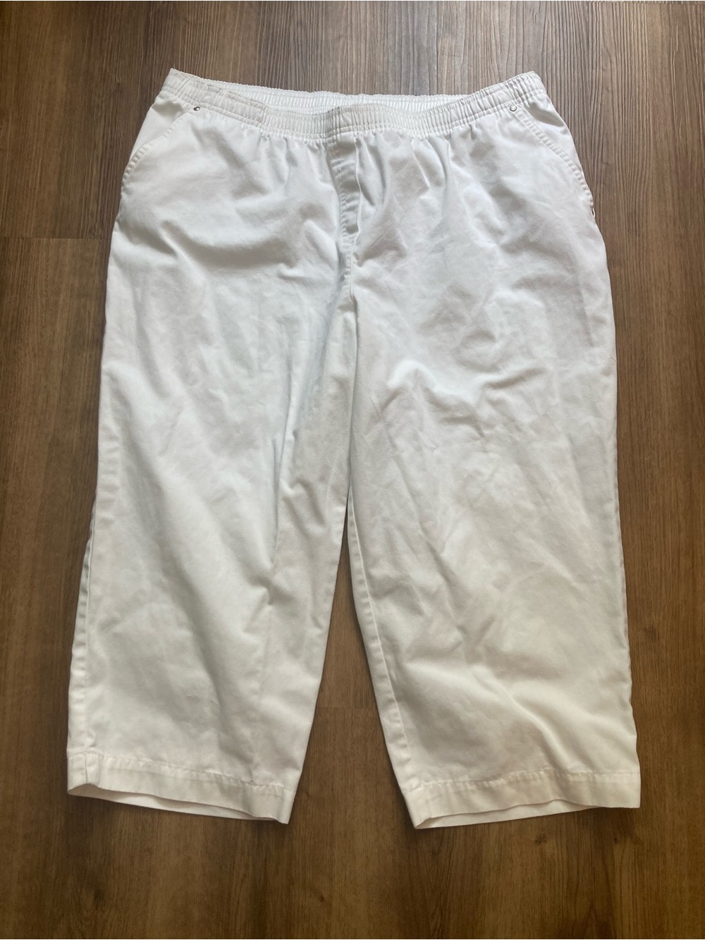 Breckenridge White Capris 18W